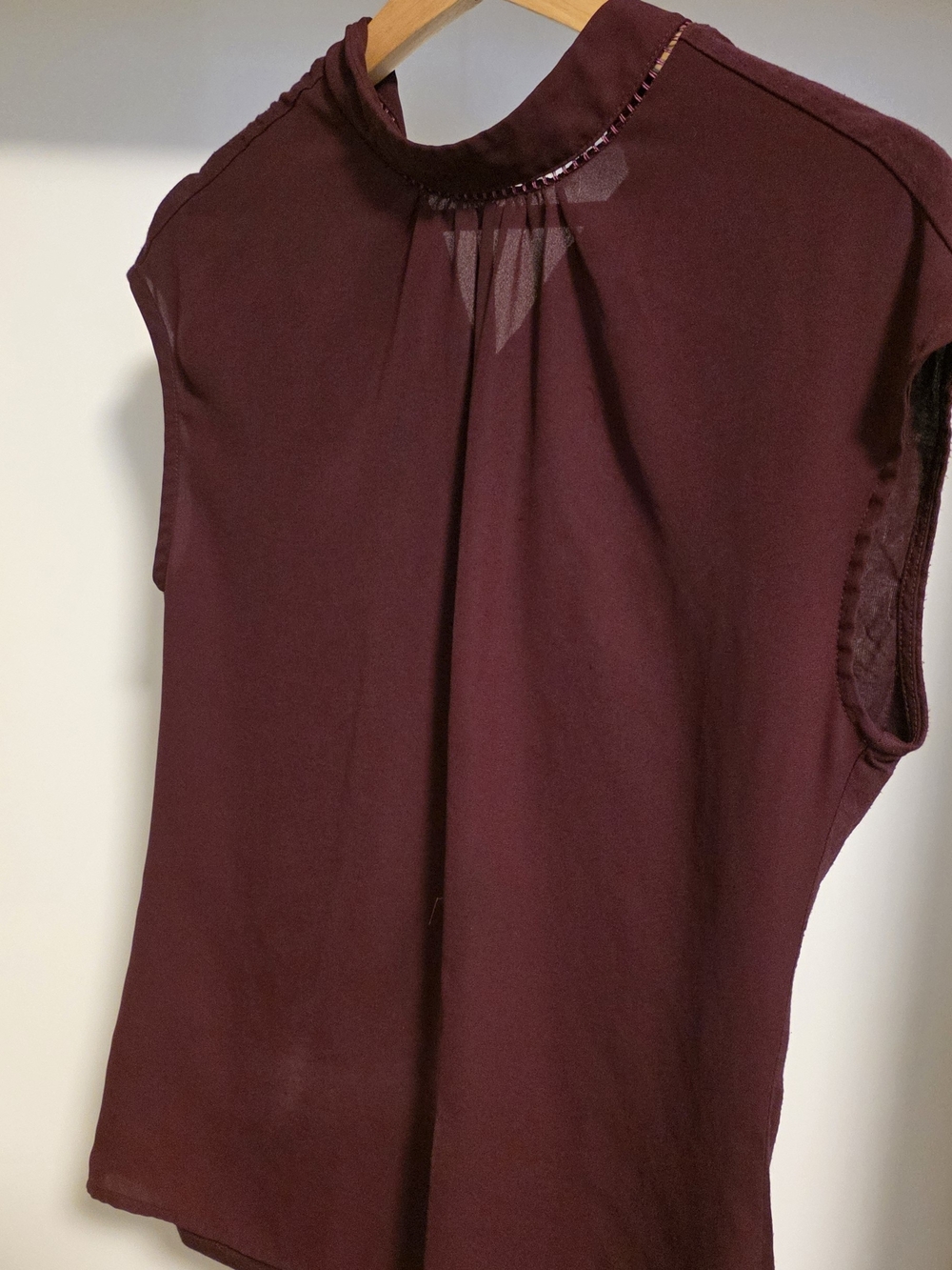 RW&CO. Sleeveless Burgundy High-Neck Camisole